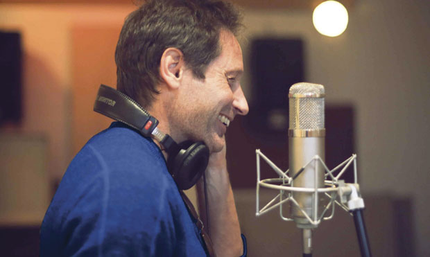 Молдер за микрофоном 